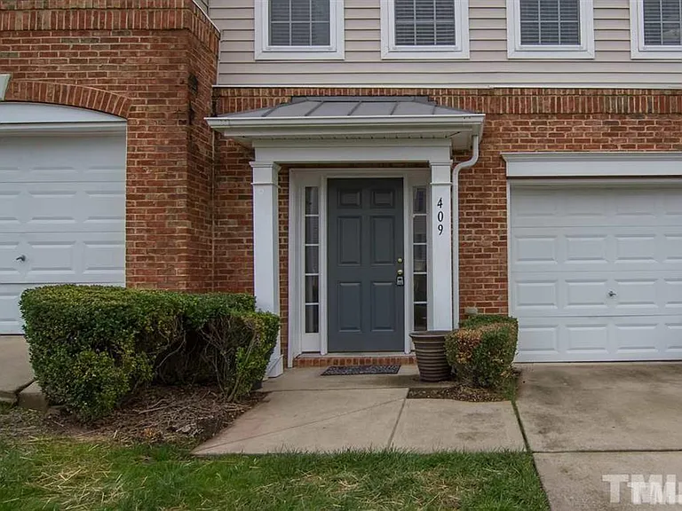 409 Coral Creek Ln — Photo 2