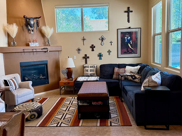 1111 Lombard Way — Photo 1