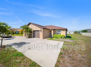2820 SW 7th Pl, Cape Coral, FL 33914