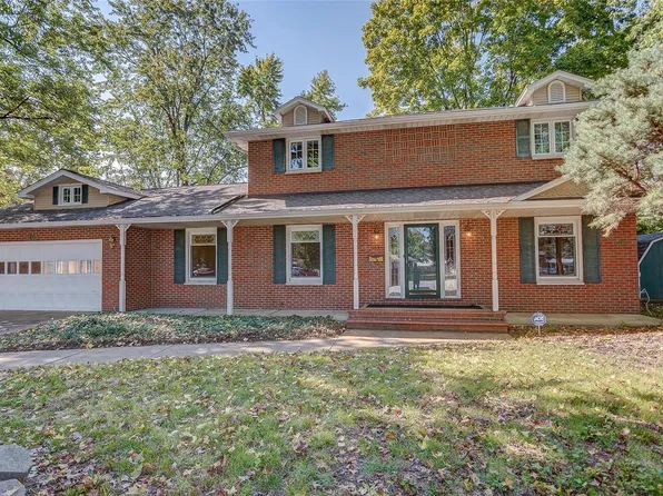 104 Hickory St, Wood River, IL 62095