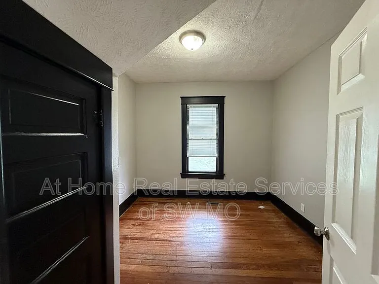 820 S New Ave — Photo 5
