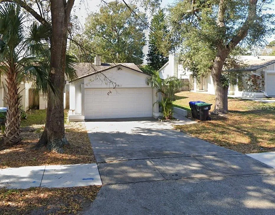 3 bed, 2.0 bath, 1216 sqft, $2,300 — Photo 1