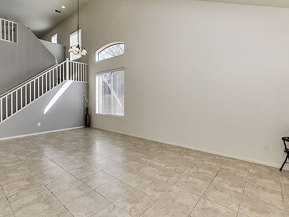 3rd image of 1408 E Mia Ln