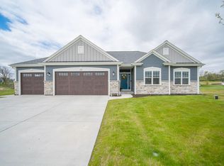 2475 Overview Ct, Slinger, WI 53086