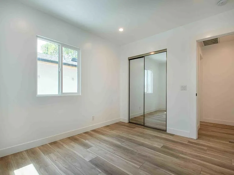2276 1/2 Ewing St — Photo 7