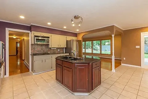 3 bed, 2206 sqft, $3,495 — Photo 4