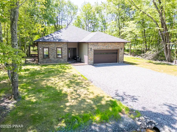 10 Raccoon Cir, Lake Ariel, PA 18436