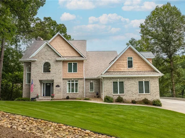 142 W Bay View Dr, Seneca, SC 29672