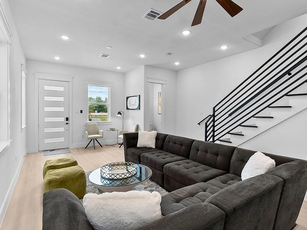 3 bed, 2.0 bath, 1532 sqft, $2,150 — Photo 3