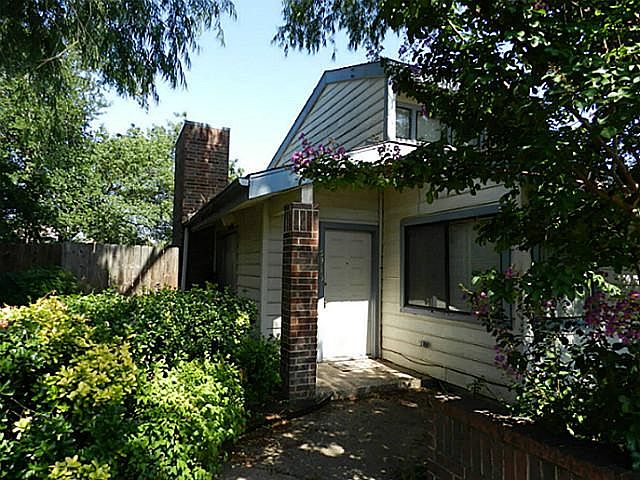 1st image of 5915 Royalcrest Dr