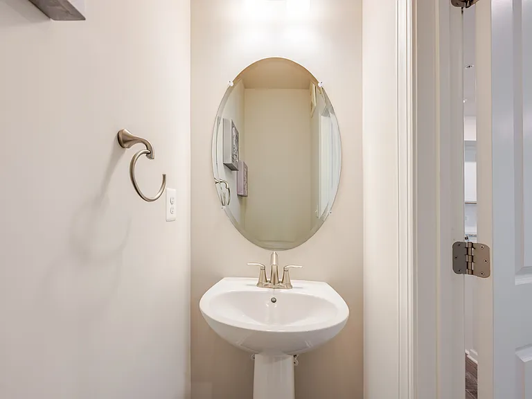 2401 Stella Pl — Photo 9