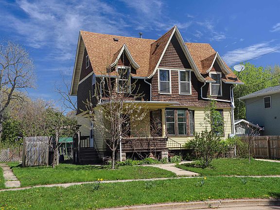3rd image of 826 E Washington St
