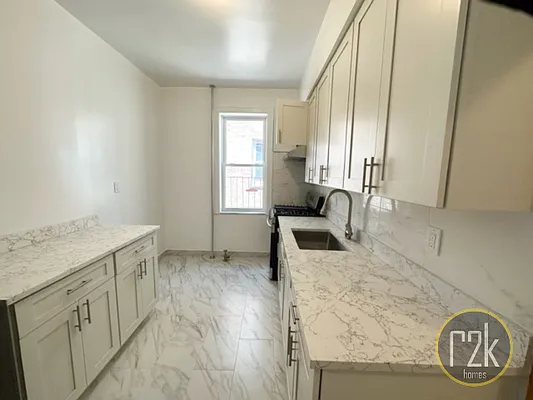 Rented by Realty 2000 Corp | media 9