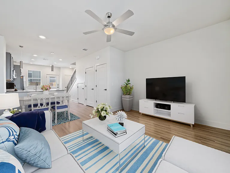 Lat Twenty7 Townhomes — Photo 9