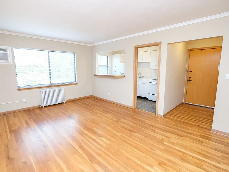Carousel Flats — Photo 30