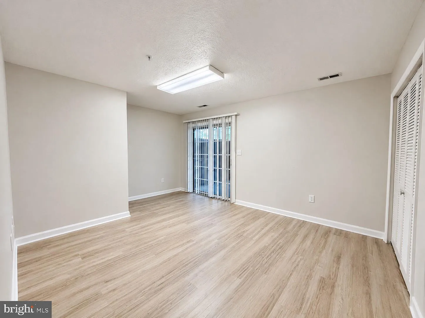 3 bed, 4.0 bath, 2220 sqft, $2,900 — Photo 4