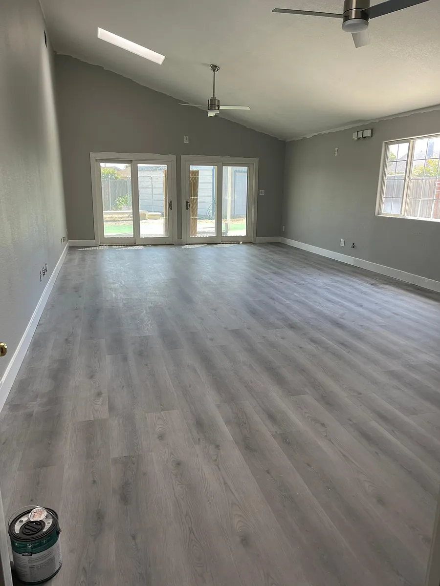 Large spacious living room - 36490 Reina Pl