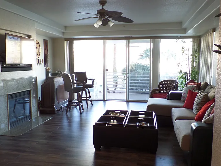 211 Moser Ave #R6 — Photo 4