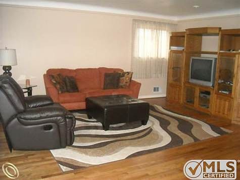 2987 Living Rm.jpg