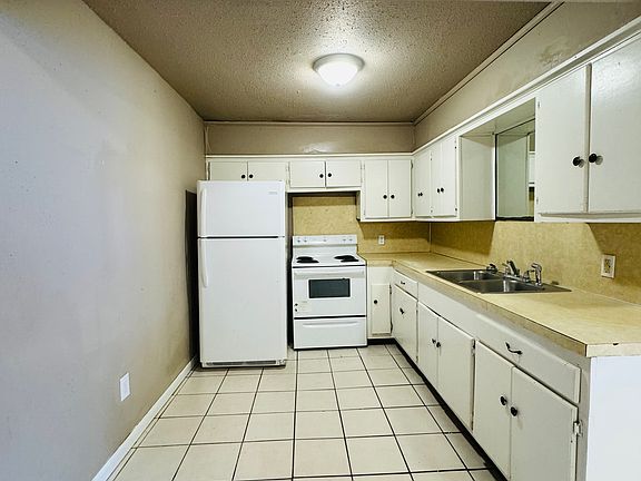 4th image of 4024 Howard St #105007001