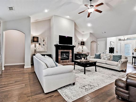 4th image of 4107 SW Banbury Dr