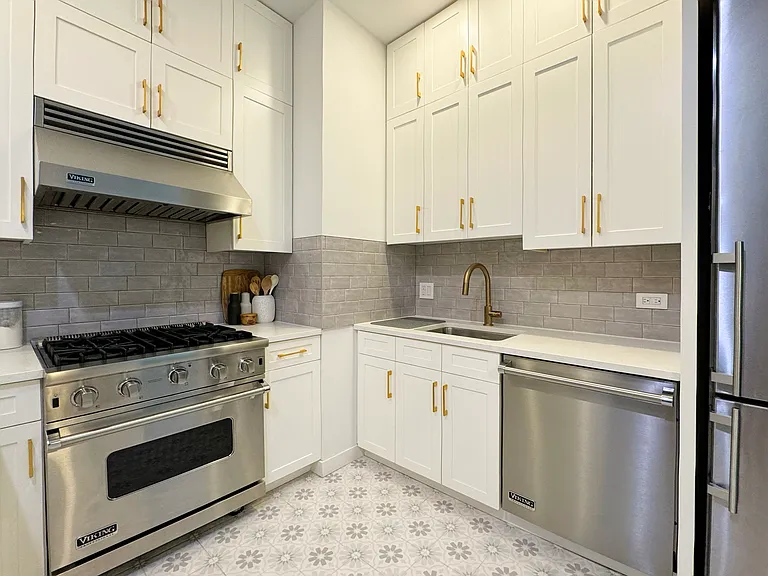 33 5th Ave #1D — Photo 1