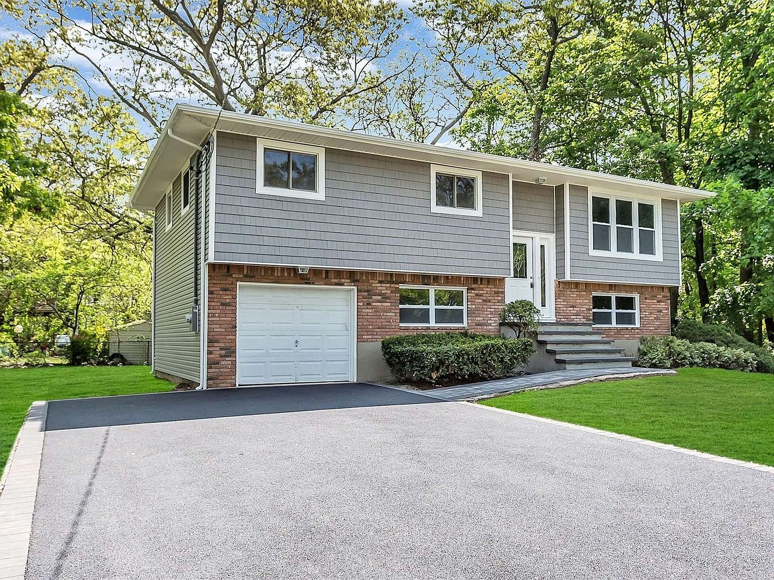 15 Oswego Place, West Babylon, NY 11704 MLS 3479162 Zillow