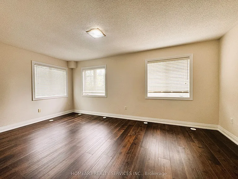 32 Glendora Ave — Photo 36