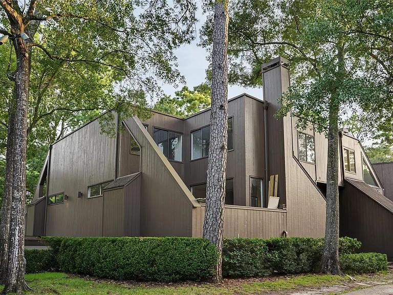 102 Litchfield Ln — Photo 17