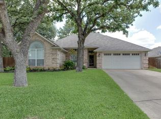 1104 Greenwood Ct, Hurst, TX 76053