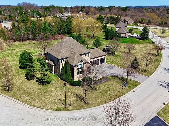 4th image of 10 Farmcrest Ct