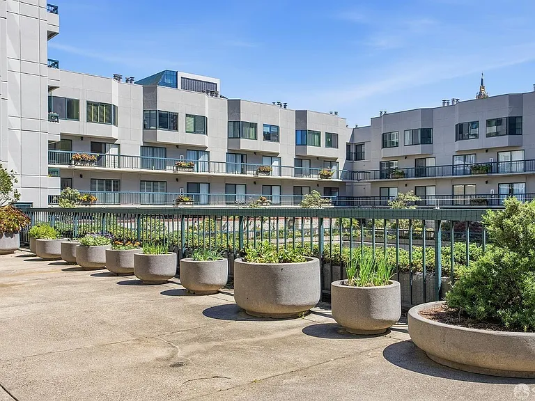 601 Van Ness Ave #406 — Photo 34
