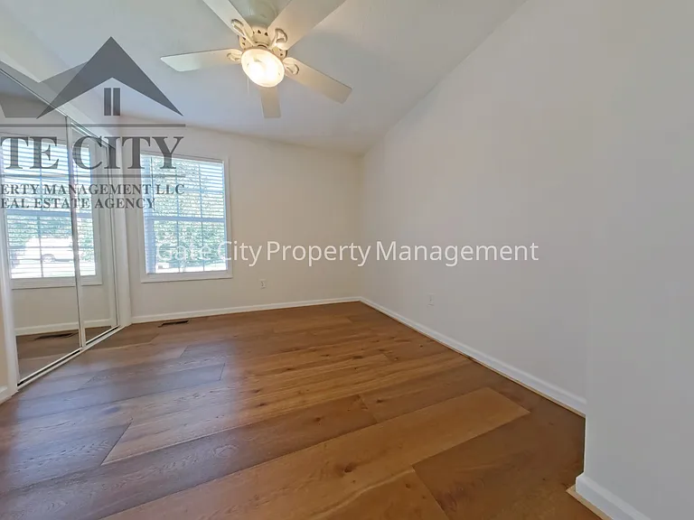 301 Cloverdale Dr — Photo 6