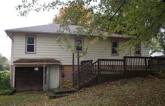 5th image of 176 E Elm St