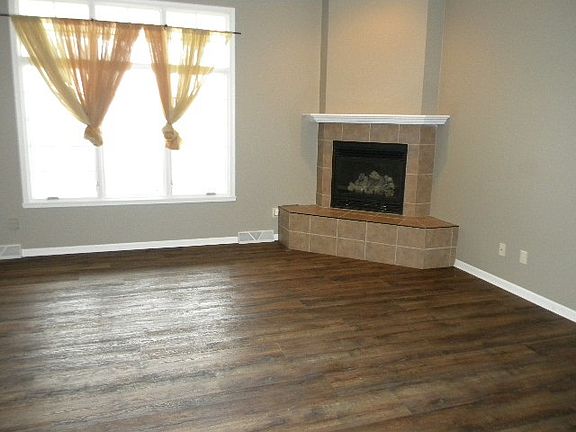 4th image of 684 Castle Wynd Dr