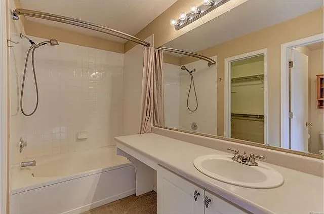 3323 Blue Grass Cir — Photo 16