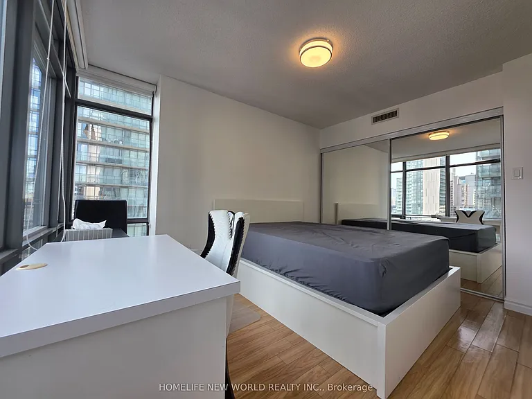 37 Grosvenor St #1701 — Photo 20