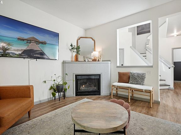 4th image of 3173 SE Robin Cir