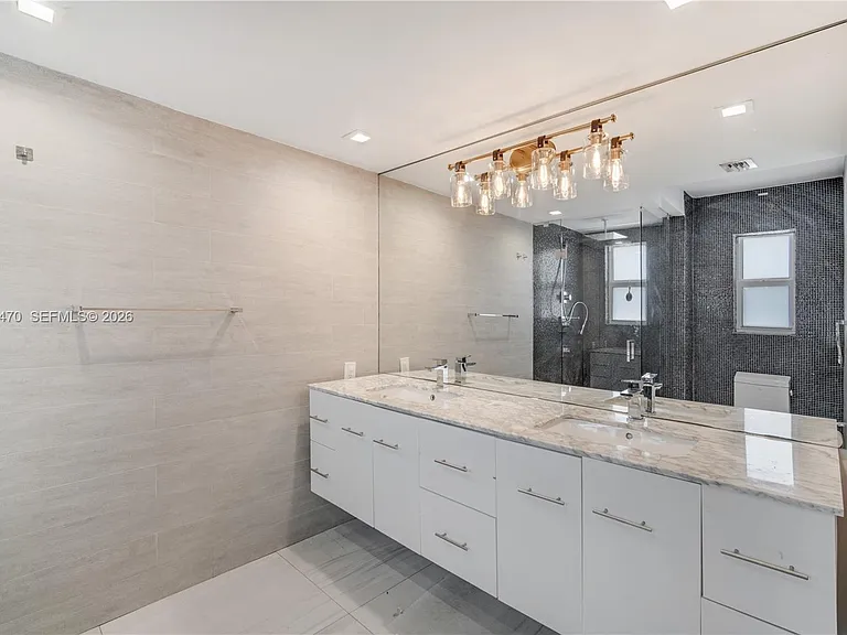550 W 49th St — Photo 25