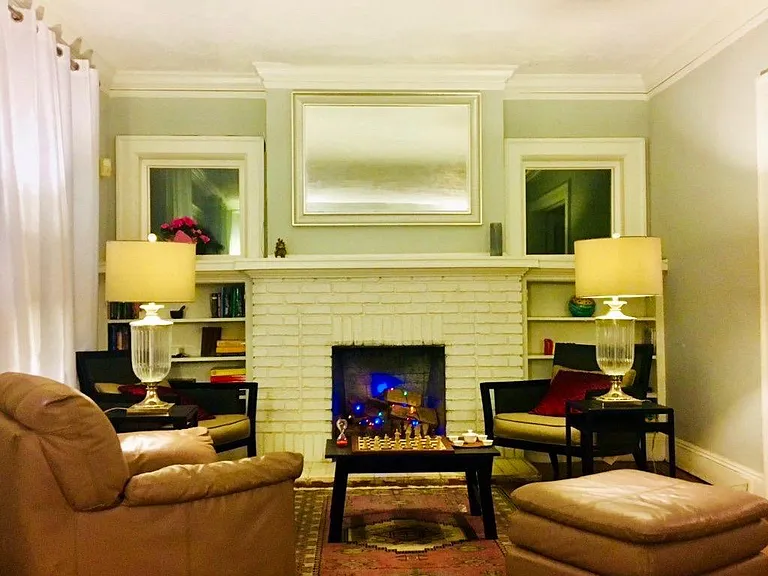 414 Parkway Dr NE — Photo 2
