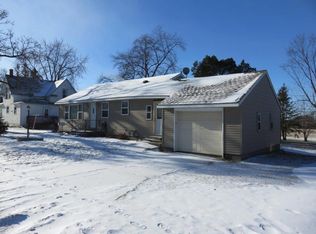 208 4th St SW, Montgomery, MN 56069