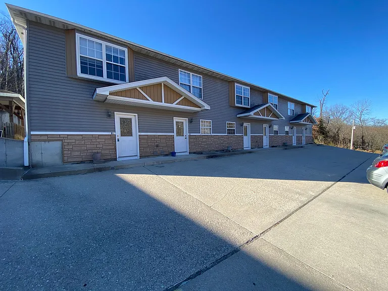 698 Hillside Rd — Photo 1
