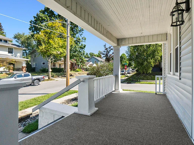 828 Forest Ave — Photo 5