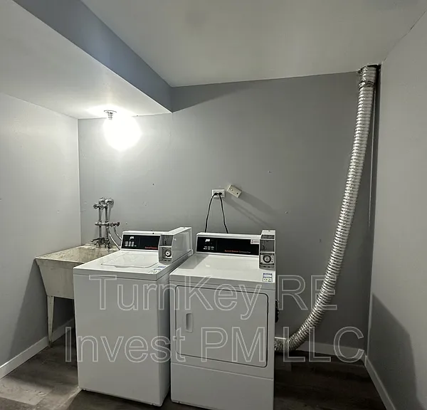 1015 E 150th Pl — Photo 9