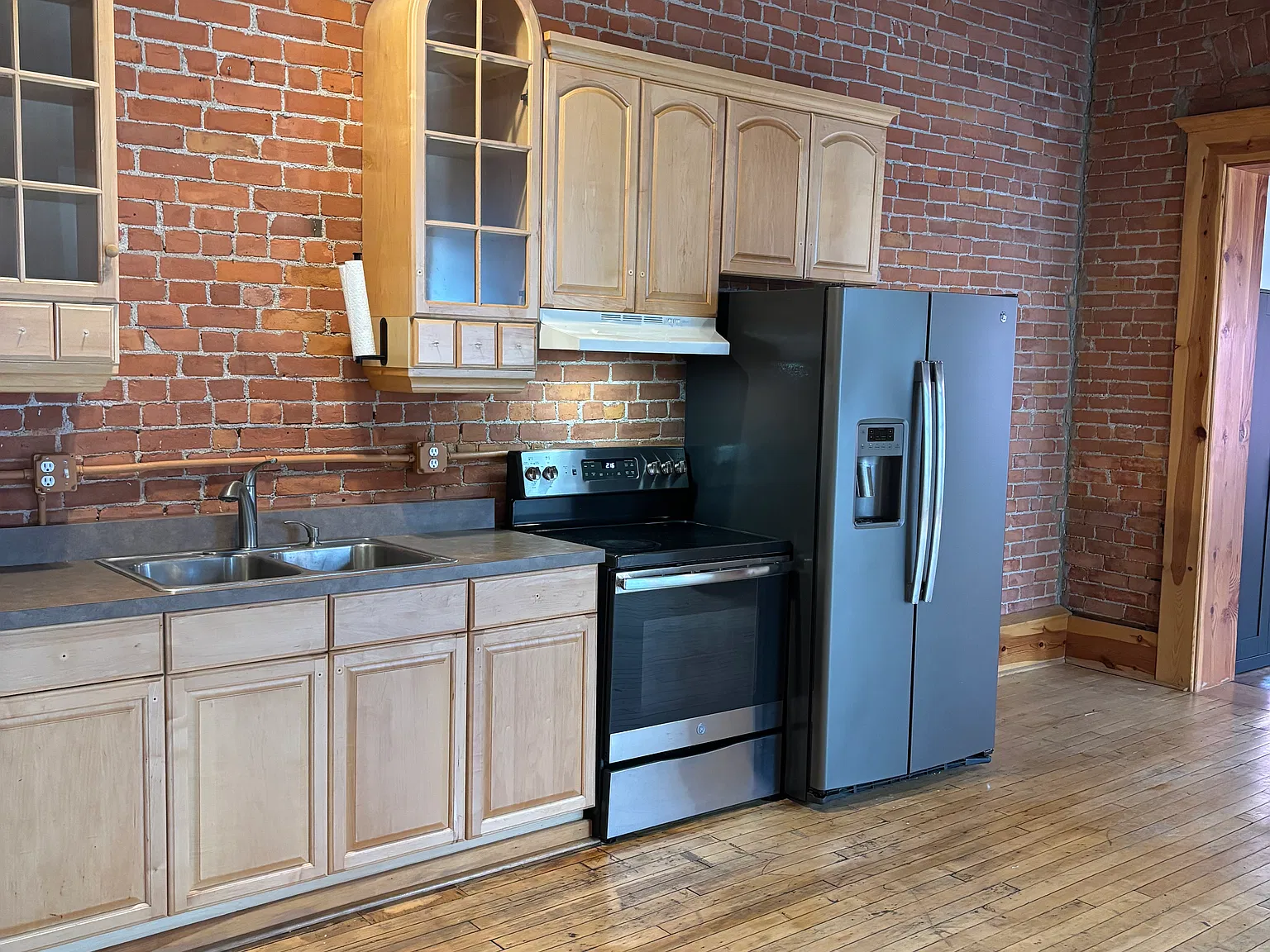 Studio, 700 sqft, $1,350 — Photo 2