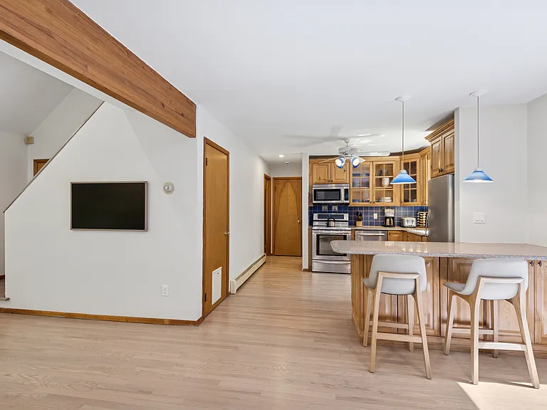 151 Kings Point Rd — Photo 7