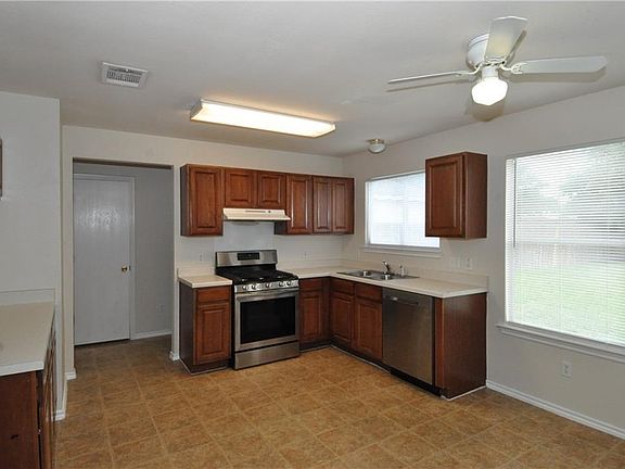 2nd image of 211 Pheasant Trl