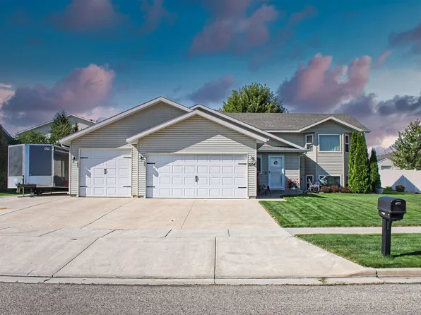 3104 15th St SE, Minot, ND 58701