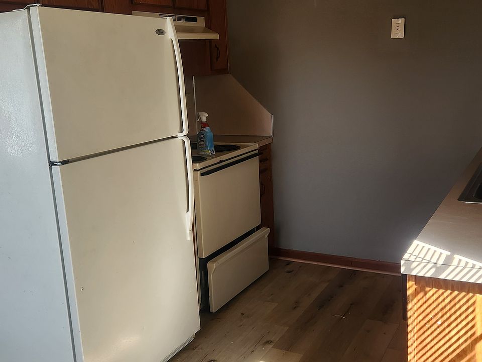 1st image of 113 Edward Ct #4
