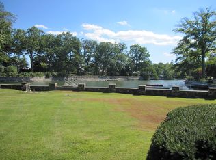 2 Douglas Ln, Larchmont, NY 10538